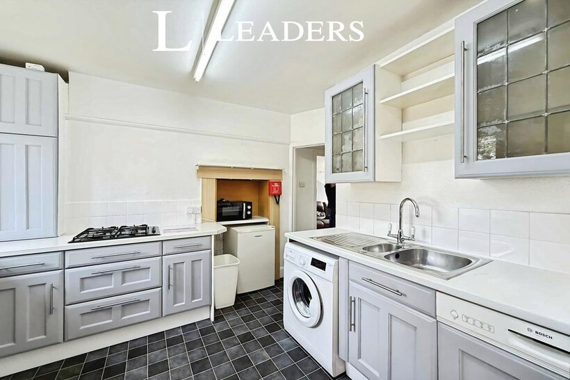 Namu Road, BH9 6 bed detached house to rent - £3,600 pcm (£831 pw)