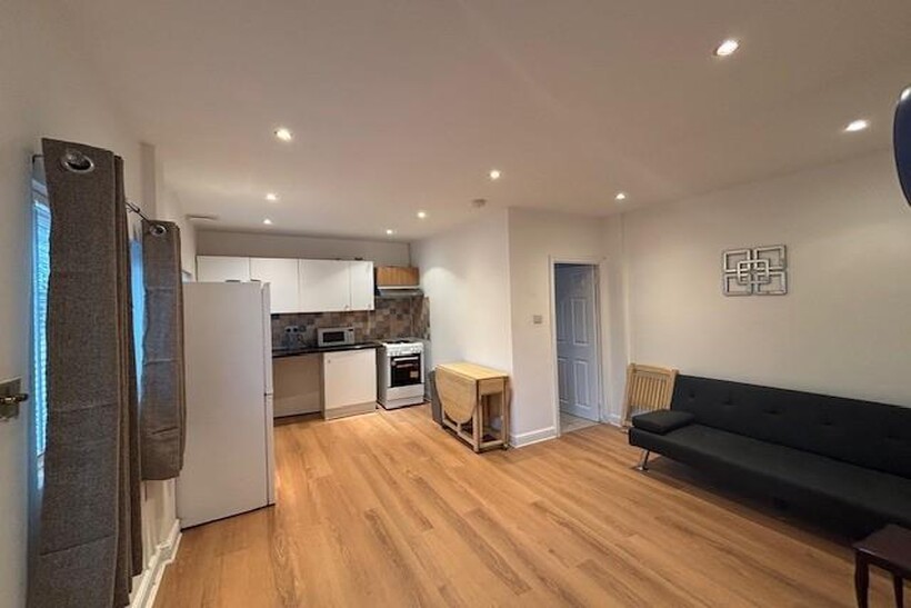 London N21 1 bed bungalow to rent - £1,599 pcm (£369 pw)
