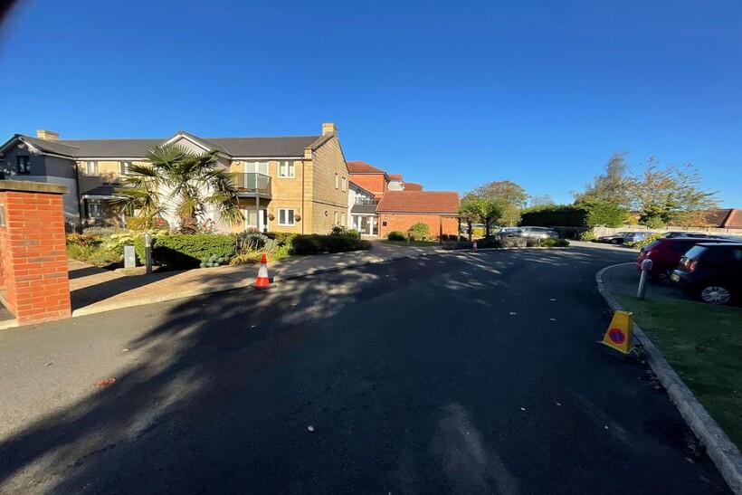 Newby Farm Road, Scarborough, YO12 1 bed apartment to rent - £925 pcm (£213 pw)