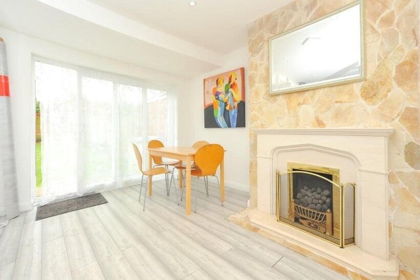 Cavendish Avenue, Ruislip HA4 3 bed detached house to rent - £2,249 pcm (£519 pw)