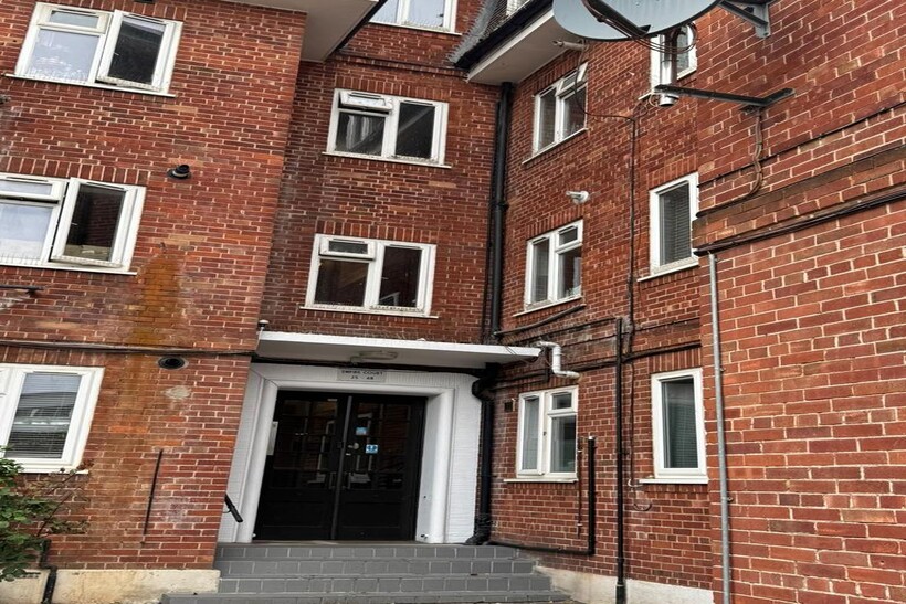 North End Road, Wembley HA9 2 bed flat to rent - £1,775 pcm (£410 pw)