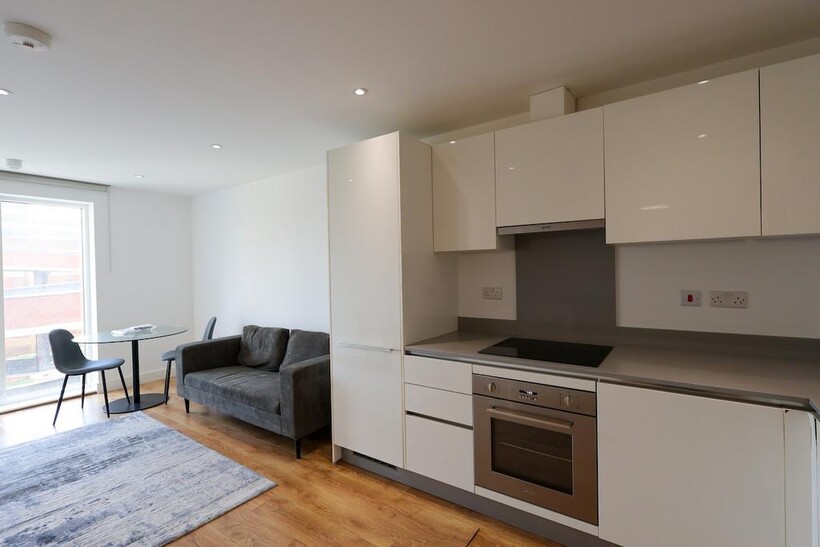 Bradstowe House, Headstone Road HA1 1 bed apartment to rent - £1,720 pcm (£397 pw)