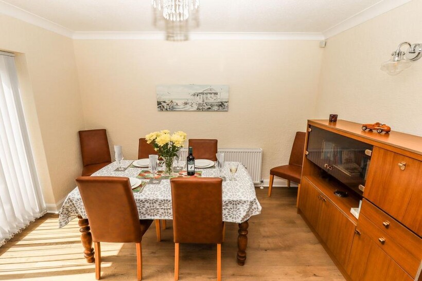 Spring Close, Southport PR8 3 bed detached house to rent - £32,500 pcm (£7,500 pw)