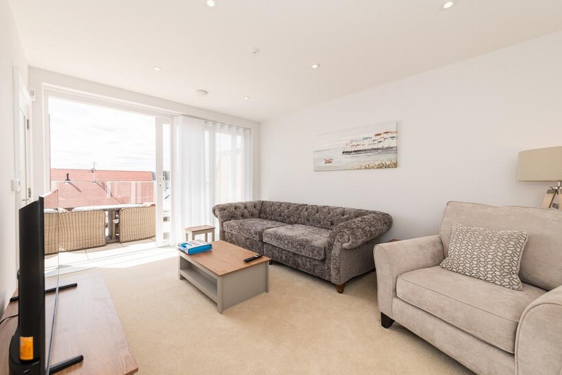 Maine Street, Reading, RG2 4 bed terraced house to rent - £4,250 pcm (£981 pw)