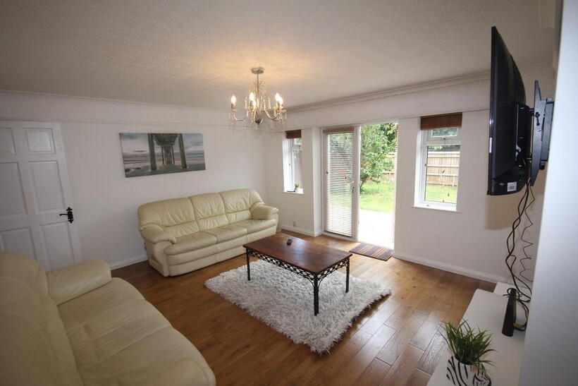 Thornbridge Road, Iver, SL0 2 bed apartment to rent - £1,940 pcm (£448 pw)