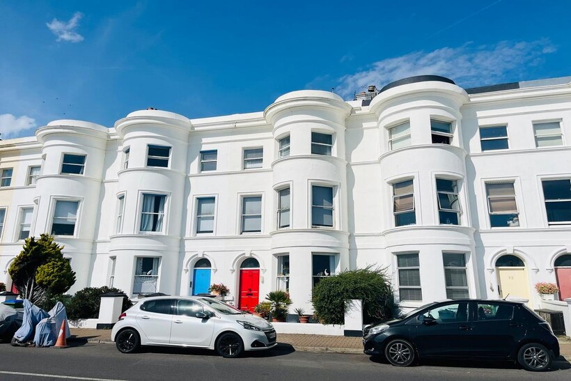 South Terrace, Littlehampton, BN17 2 bed flat to rent - £1,300 pcm (£300 pw)