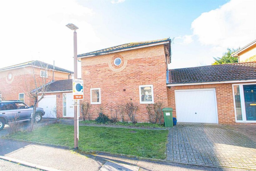 Bates Close, Milton Keynes MK15 3 bed semi-detached house to rent - £1,395 pcm (£322 pw)