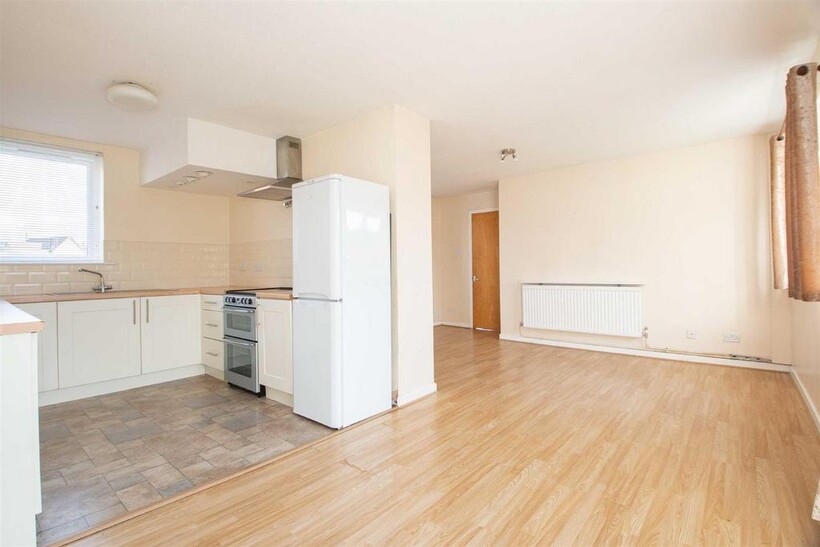 Bates Close, Milton Keynes MK15 3 bed semi-detached house to rent - £1,395 pcm (£322 pw)