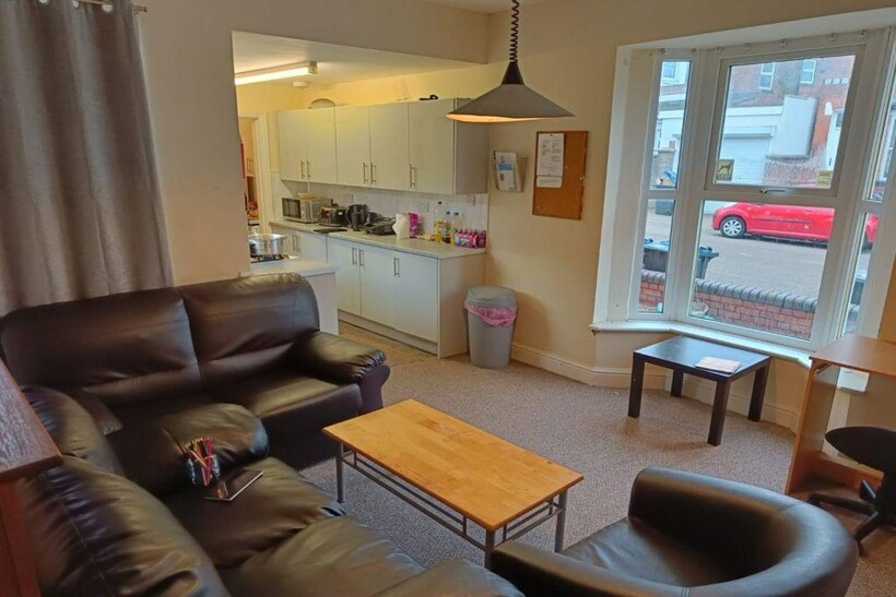 79 Hubert Road, B29 6EE 5 bed house to rent - £1,993 pcm (£460 pw)