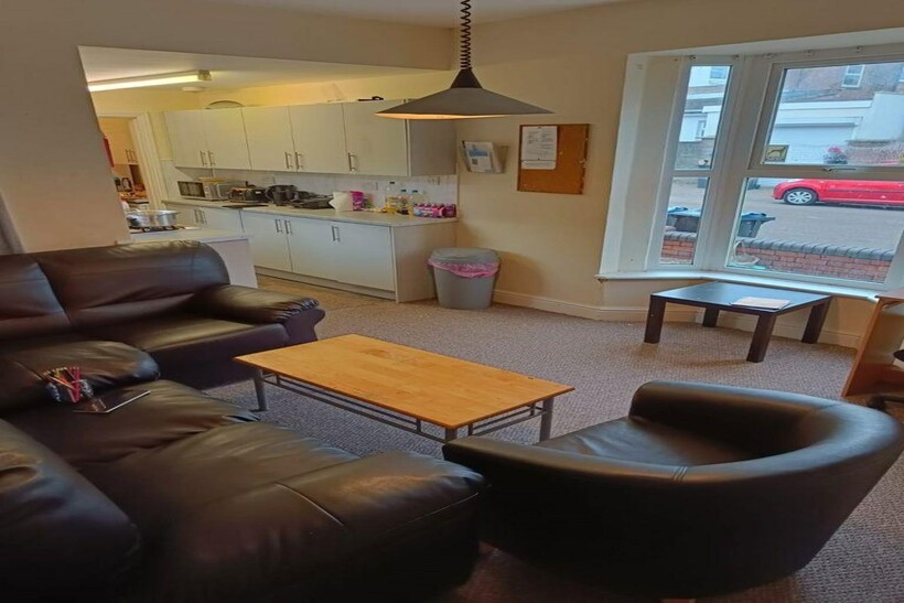 79 Hubert Road, B29 6EE 5 bed house to rent - £1,993 pcm (£460 pw)