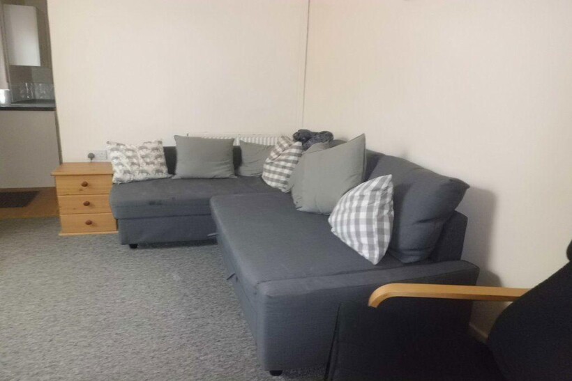 1 Selly Hill Road, B29 7DL 6 bed house to rent - £2,548 pcm (£588 pw)