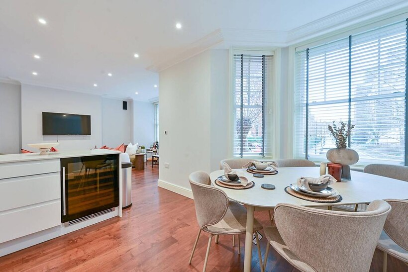 Hamlet Gardens, London, Ravenscourt... 3 bed flat to rent - £3,850 pcm (£888 pw)