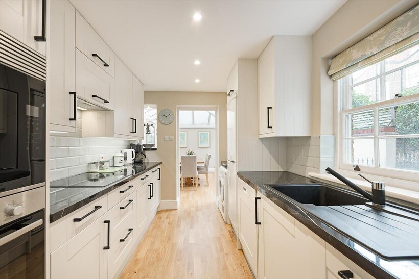 Anderson Street, London, SW3 2 bed flat to rent - £5,612 pcm (£1,295 pw)