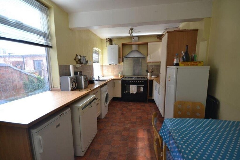 West Avenue, Leicester 4 bed terraced house to rent - £498 pcm (£115 pw)