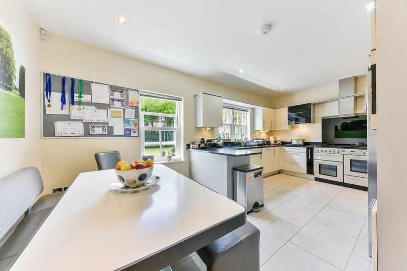 Netherne Drive, Coulsdon, CR5 6 bed detached house to rent - £3,995 pcm (£922 pw)