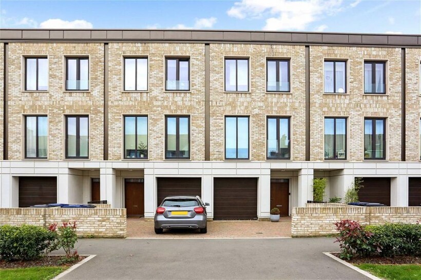 Henry Darlot Drive, London NW7 3 bed terraced house to rent - £3,250 pcm (£750 pw)