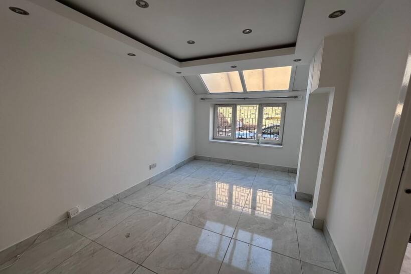 Bruce Road, London 4 bed terraced house to rent - £3,400 pcm (£785 pw)