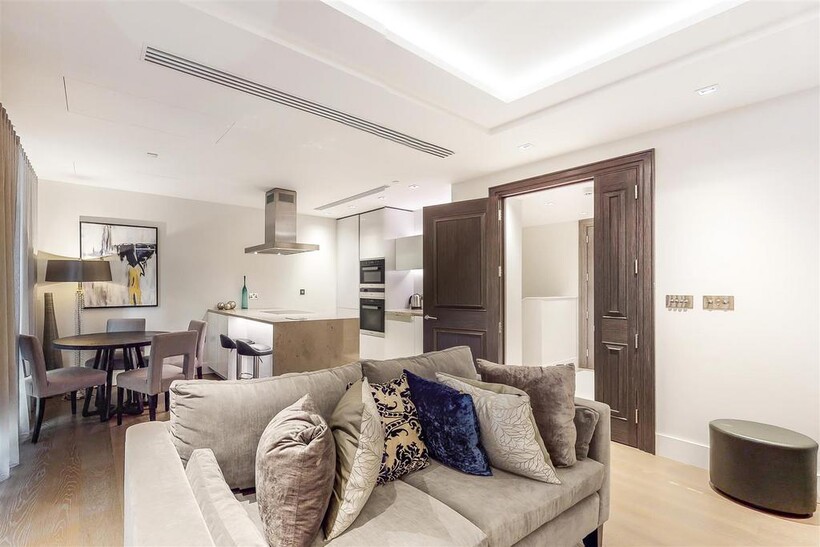 Radnor Terrace, Kensington 2 bed apartment to rent - £4,200 pcm (£969 pw)