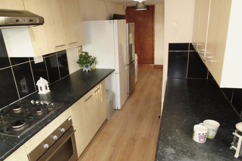 30 Rookery Road, B29 7DQ 6 bed house to rent - £2,340 pcm (£540 pw)