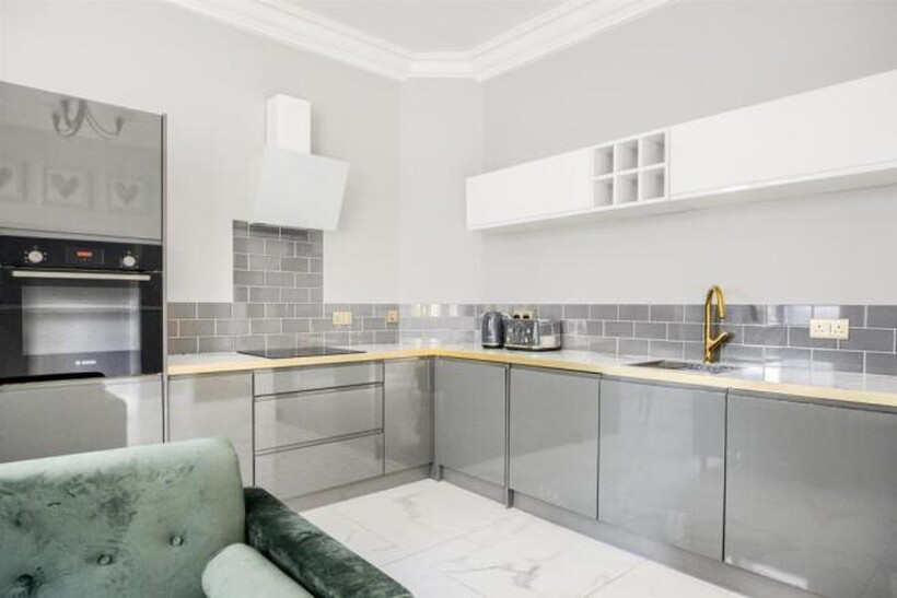 Warwick Road, Solihull B93 1 bed apartment to rent - £1,075 pcm (£248 pw)