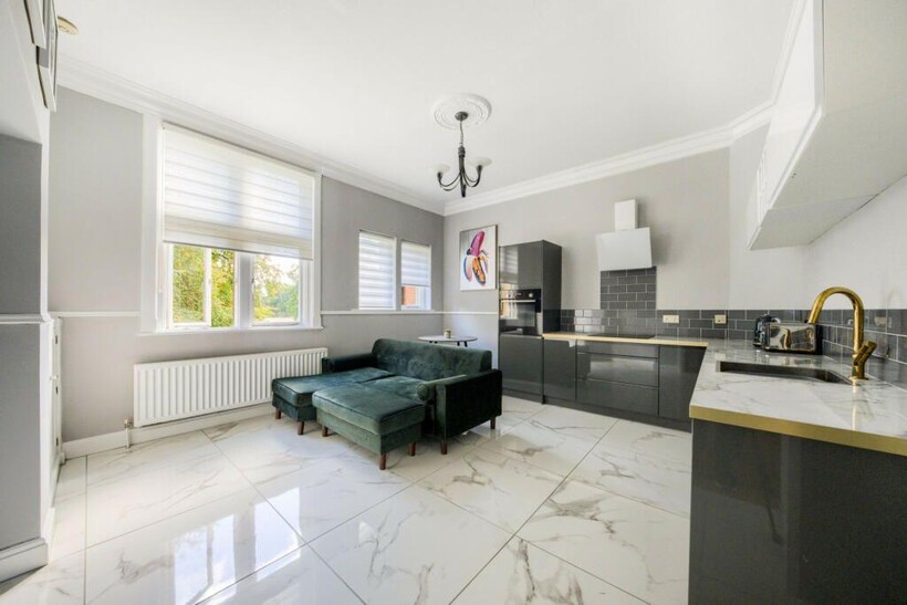 Warwick Road, Solihull B93 1 bed apartment to rent - £1,075 pcm (£248 pw)