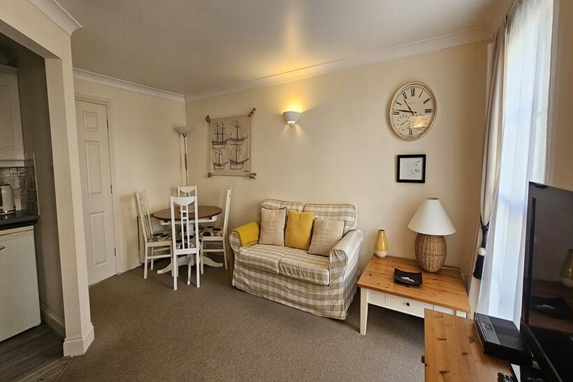 Victoria Road, Dartmouth TQ6 2 bed flat to rent - £895 pcm (£207 pw)