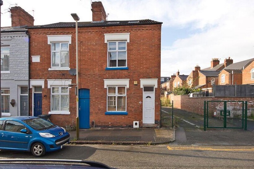 Avenue Road Extension, Leicester 4 bed terraced house to rent - £542 pcm (£125 pw)