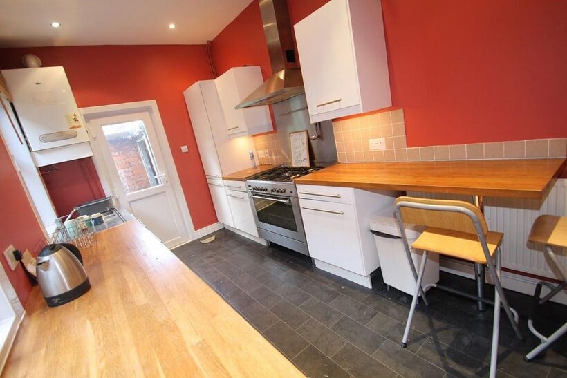 Thurlow Road, Leicester 4 bed terraced house to rent - £412 pcm (£95 pw)