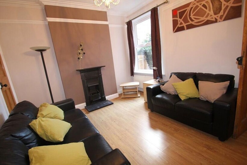 Thurlow Road, Leicester 4 bed terraced house to rent - £412 pcm (£95 pw)