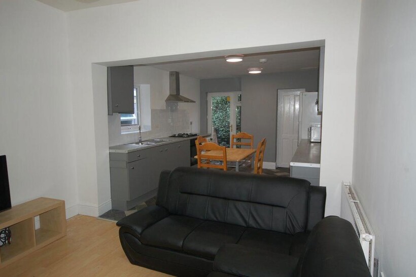 20 Harrow Road, B29 7DN 6 bed house to rent - £2,548 pcm (£588 pw)