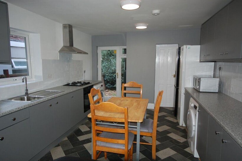 20 Harrow Road, B29 7DN 6 bed house to rent - £2,548 pcm (£588 pw)