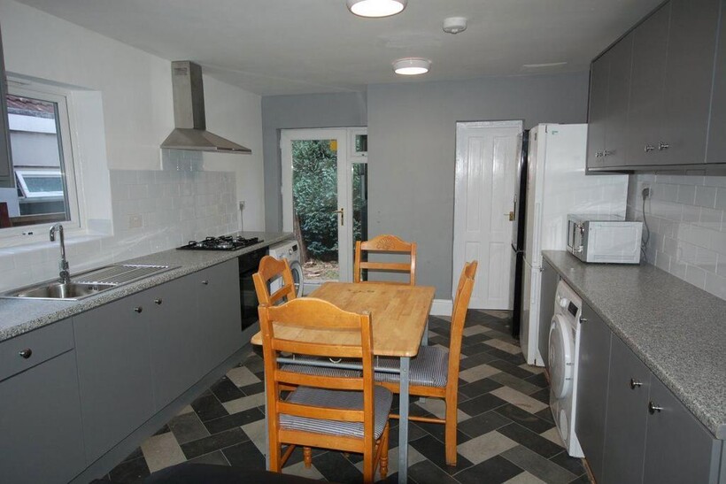 20 Harrow Road, B29 7DN 6 bed house to rent - £2,548 pcm (£588 pw)