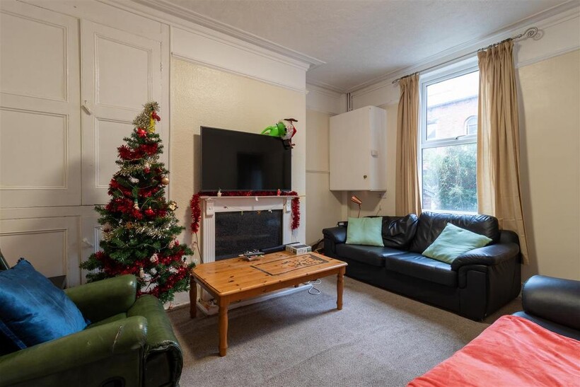 Delph Mount, Woodhouse, Leeds 5 bed house to rent - £2,275 pcm (£525 pw)