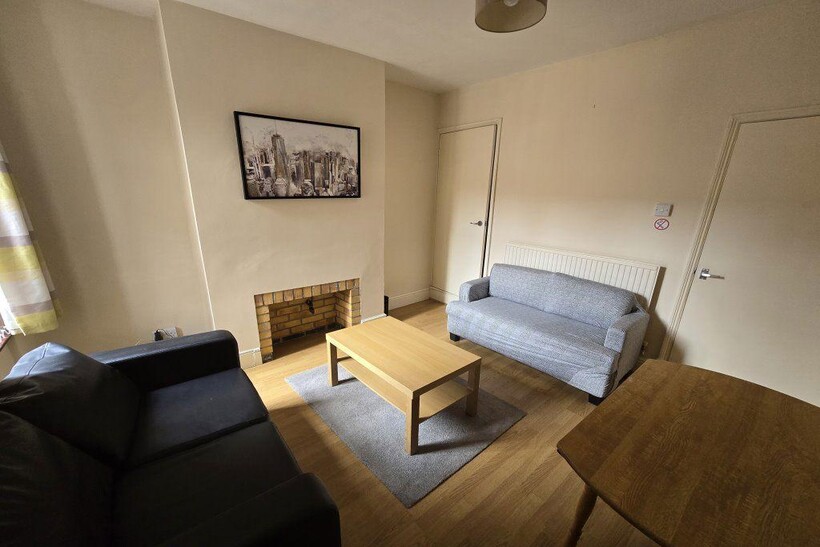 Edward Road, Leicester 3 bed terraced house to rent - £390 pcm (£90 pw)