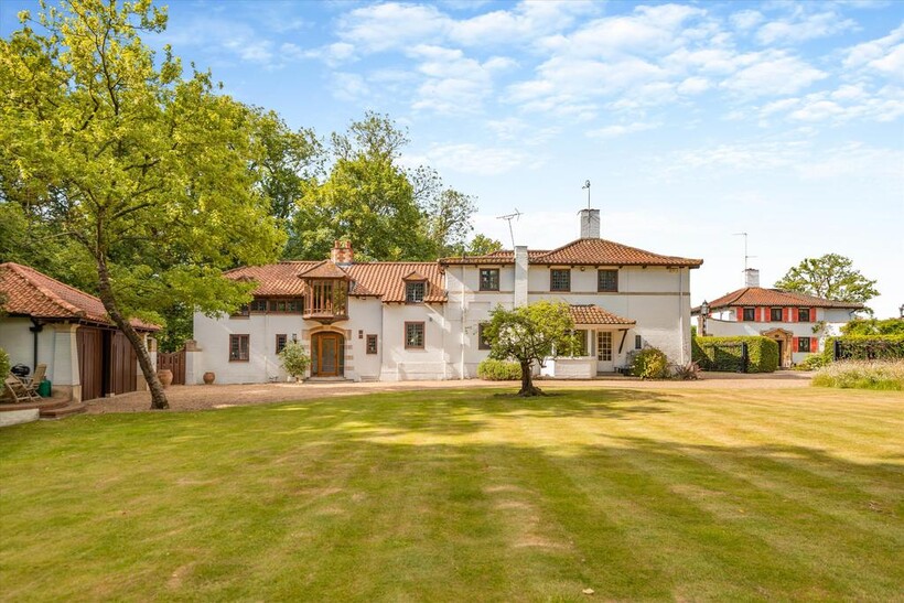 Ridgemead Road, Englefield Green... 6 bed detached house to rent - £5,750 pcm (£1,327 pw)