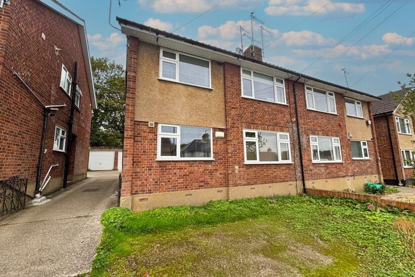 Cromwell Road, Warley, Brentwood 2 bed flat to rent - £1,248 pcm (£288 pw)