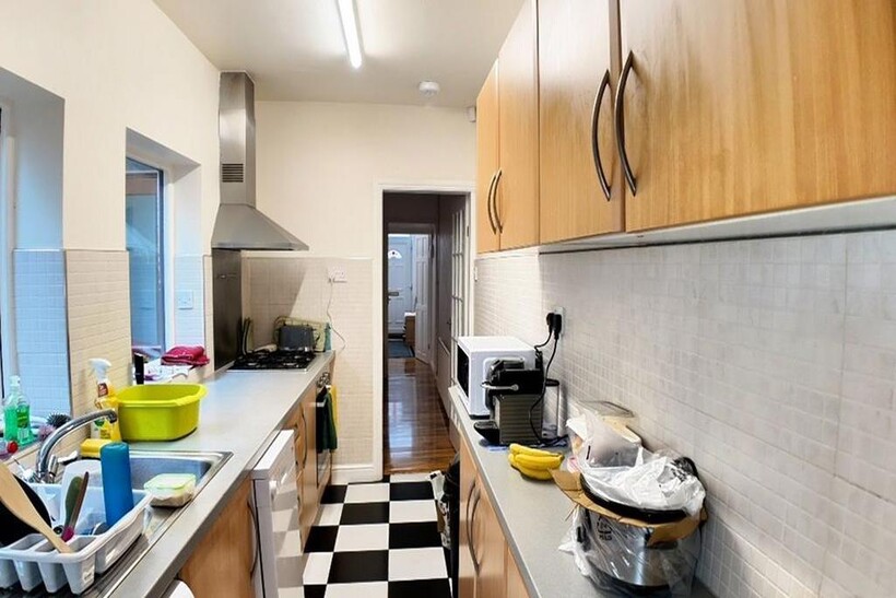 77 Kitchener Road, B29 7QE 3 bed house to rent - £1,560 pcm (£360 pw)