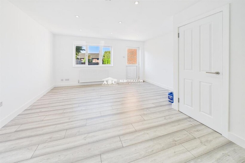 CAM03827 G0-PR0090-STILL003.jpg