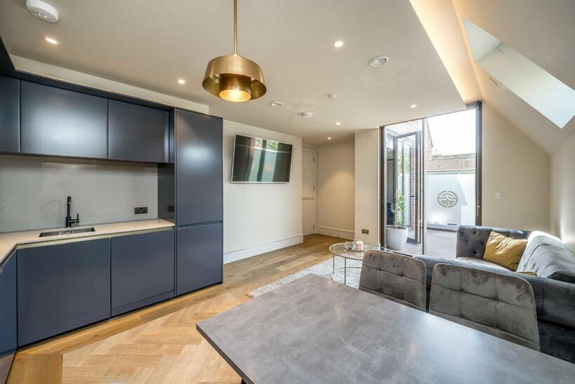 Edith Row, London SW6 2 bed flat to rent - £4,498 pcm (£1,038 pw)
