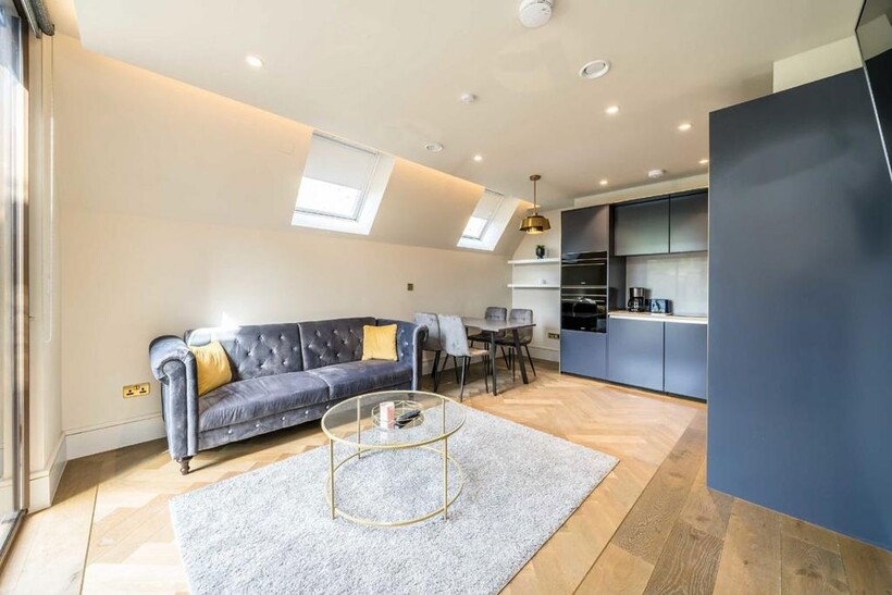 Edith Row, London SW6 2 bed flat to rent - £4,498 pcm (£1,038 pw)