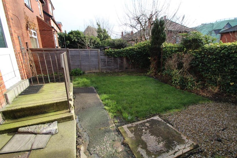 Derwentwater Grove, Headingley... 4 bed semi-detached house to rent - £2,253 pcm (£520 pw)