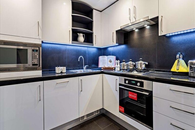 Westferry Circus, London E14 2 bed apartment to rent - £3,935 pcm (£908 pw)