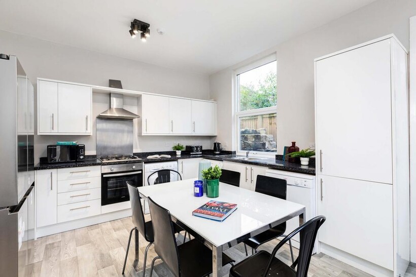 Park Terrace, Leeds LS6 6 bed house to rent - £3,328 pcm (£768 pw)