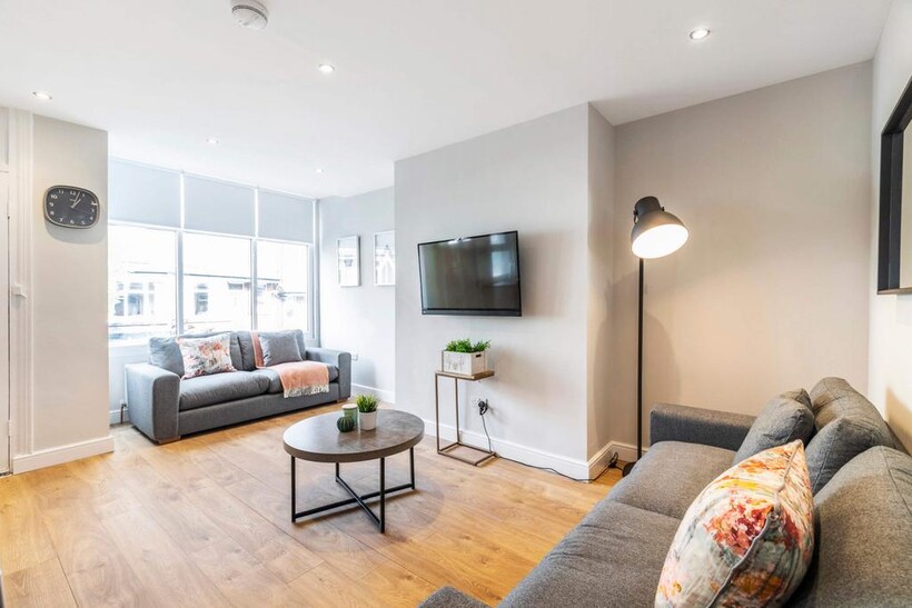 Stanmore View, Leeds LS4 1 bed in a house share to rent - £555 pcm (£128 pw)