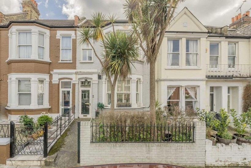 Cavendish Road, London SW12 3 bed house to rent - £4,100 pcm (£946 pw)