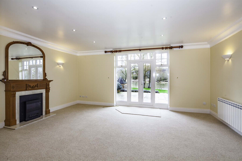 12 Thames Bank, Goring on Thames, RG8 2 bed apartment to rent - £2,150 pcm (£496 pw)