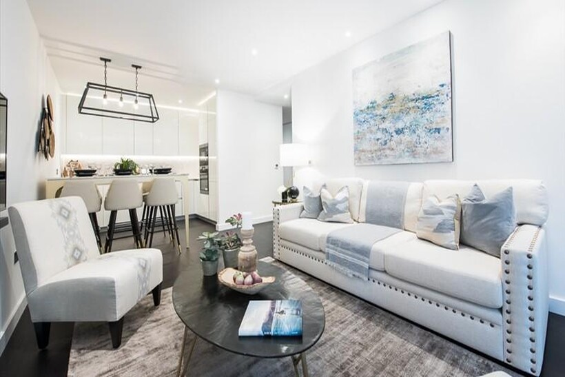 4 Charles Clowes Walk, London SW11 2 bed apartment to rent - £5,092 pcm (£1,175 pw)