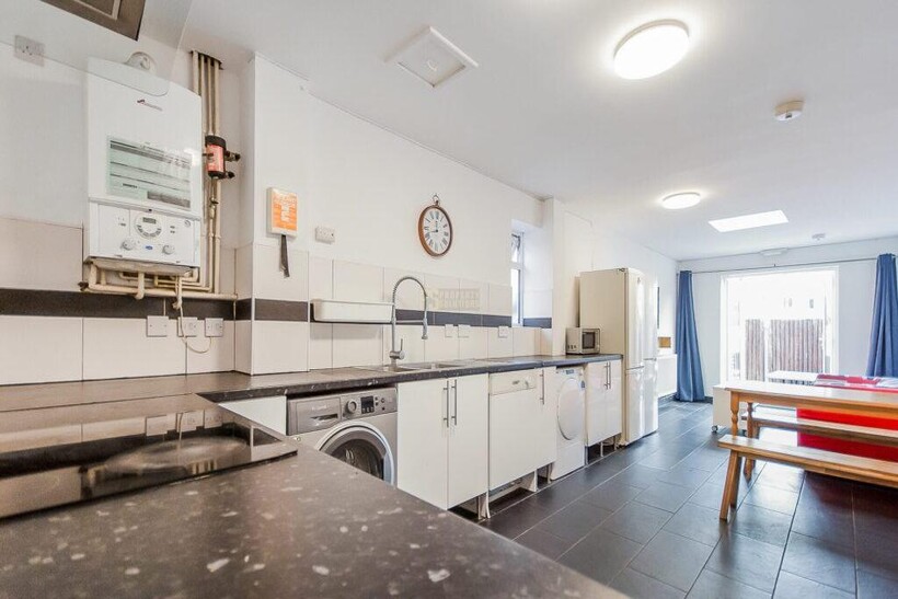 Grange Road, Birmingham B29 6 bed end of terrace house to rent - £3,330 pcm (£768 pw)