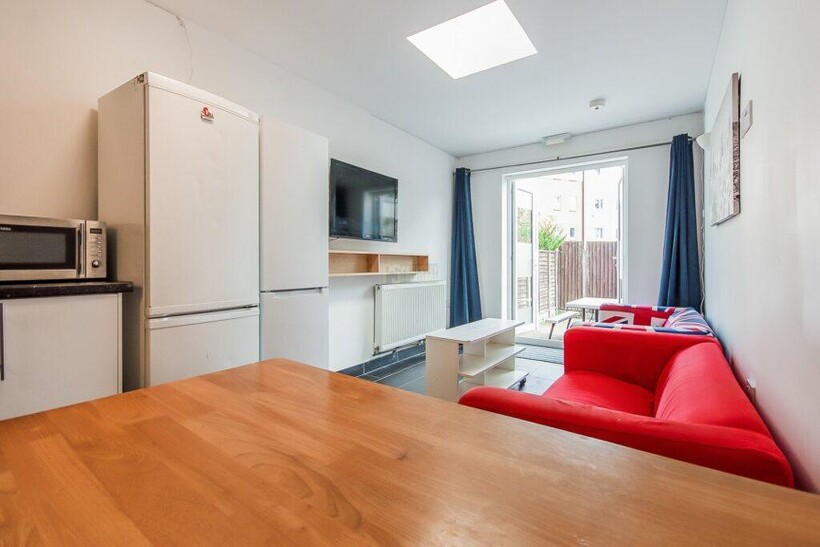 Grange Road, Birmingham B29 6 bed end of terrace house to rent - £3,330 pcm (£768 pw)