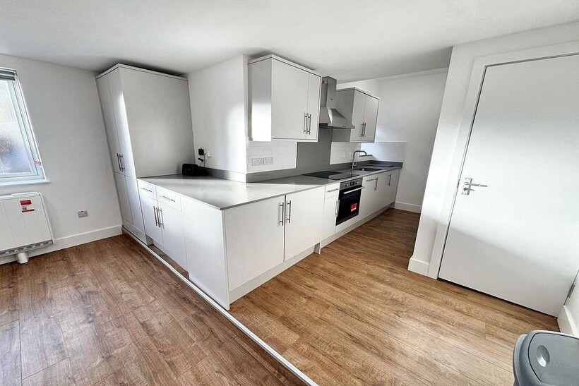 The Broadway, Southall, UB1 1 bed flat to rent - £1,925 pcm (£444 pw)